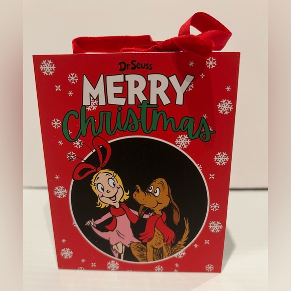 ONLY 4 SETS LEFT!Cute Grinch, Max, and Cindy Lou Who Wall Hangings- Set of 2-NWT - Picture 3 of 3